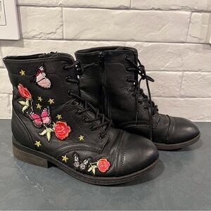 Steve Madden Y5 roaring black vegan floral embroidered combat boots